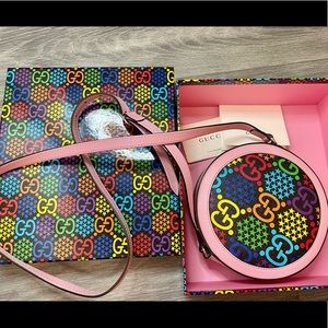 Gucci GG Psychedelic round purse.